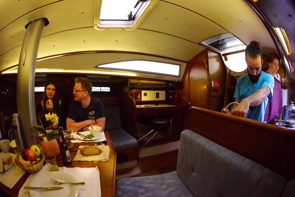 Norwavey, Sleep In A Boat Hotel Krokelvdalen ภายนอก รูปภาพ