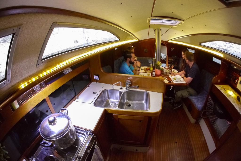 Norwavey, Sleep In A Boat Hotel Krokelvdalen ภายนอก รูปภาพ